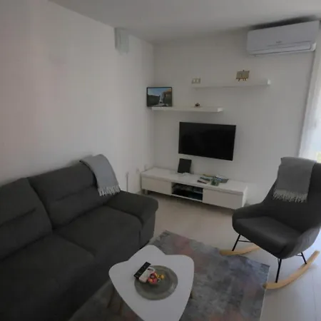 Zora Apartment Knin